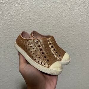 Native Jefferson rose gold glitter water shoes C6 toddler 6